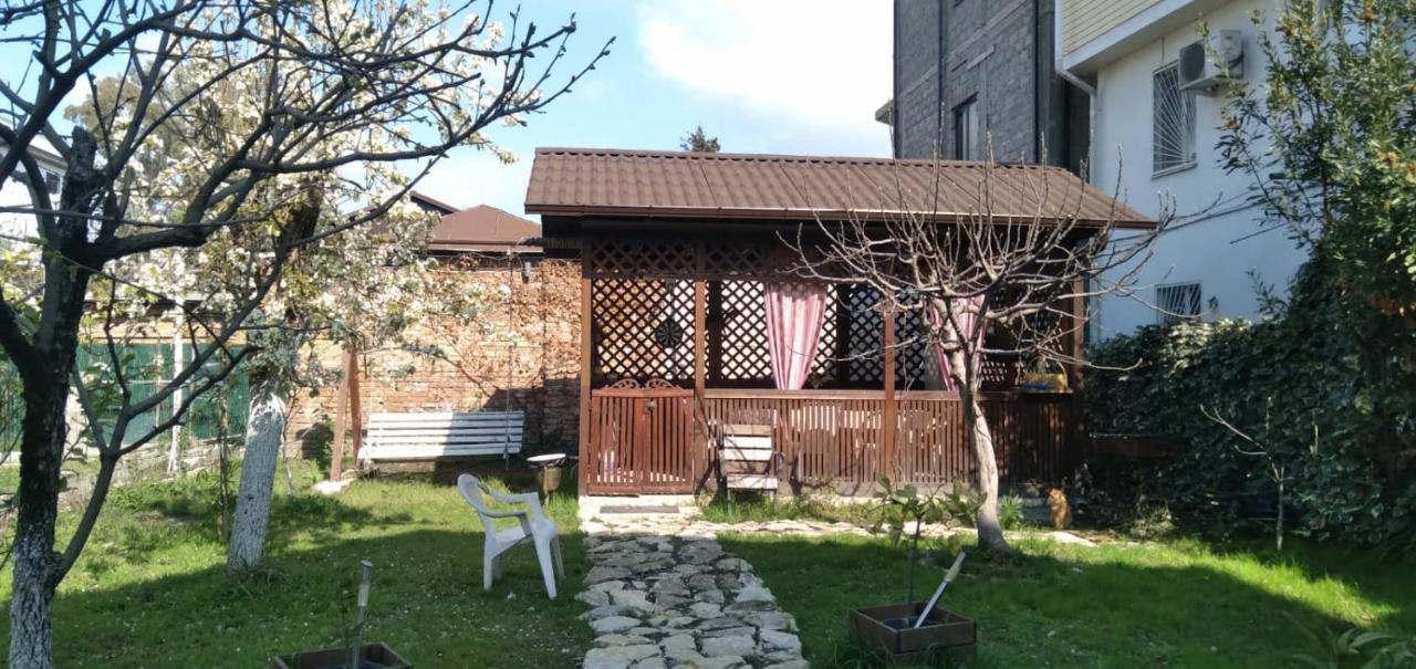 Apartment On Dzhonua Street Sukhumi Exterior photo